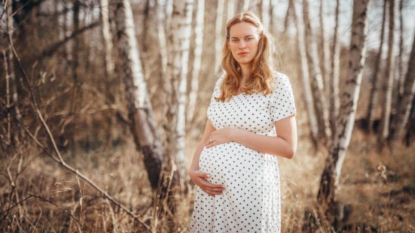 Schwangerschaftsshooting im Fruehling