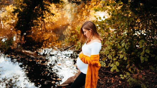 Schwangerschaftsshooting im Herbst