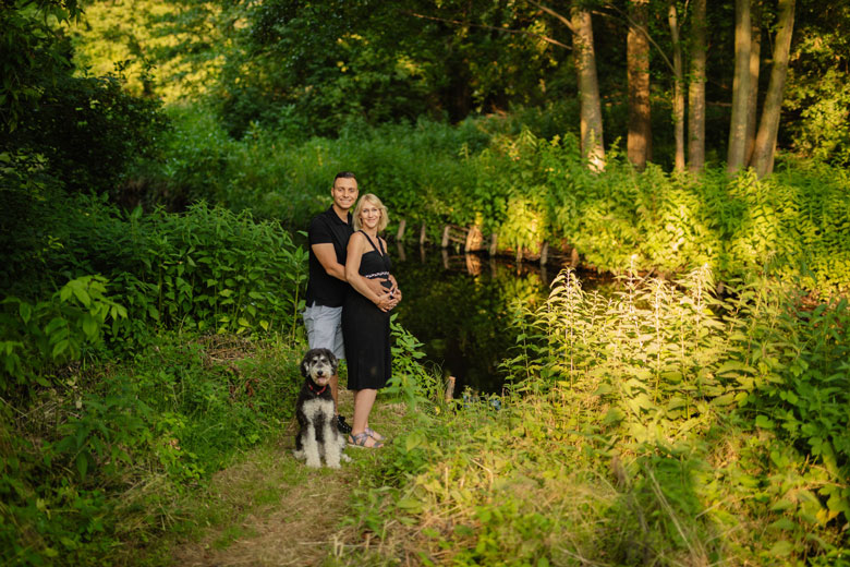 Paarfotos in der Natur mit Hund